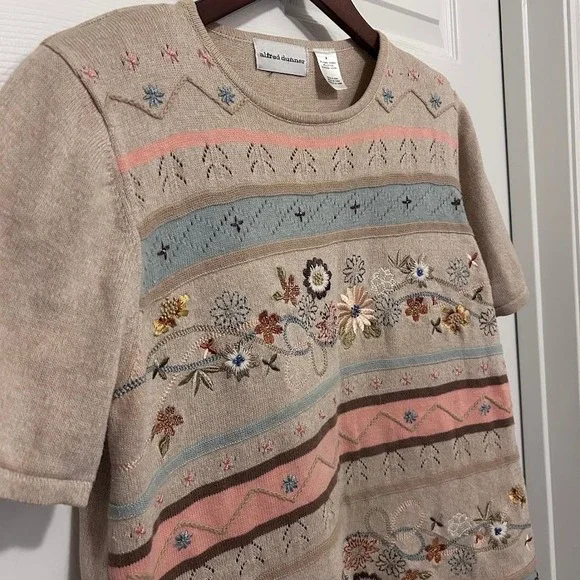 Alfred Dunner Women's Medium Top Embroidered Floral Beige Cottage Granny Core - Picture 2 of 5